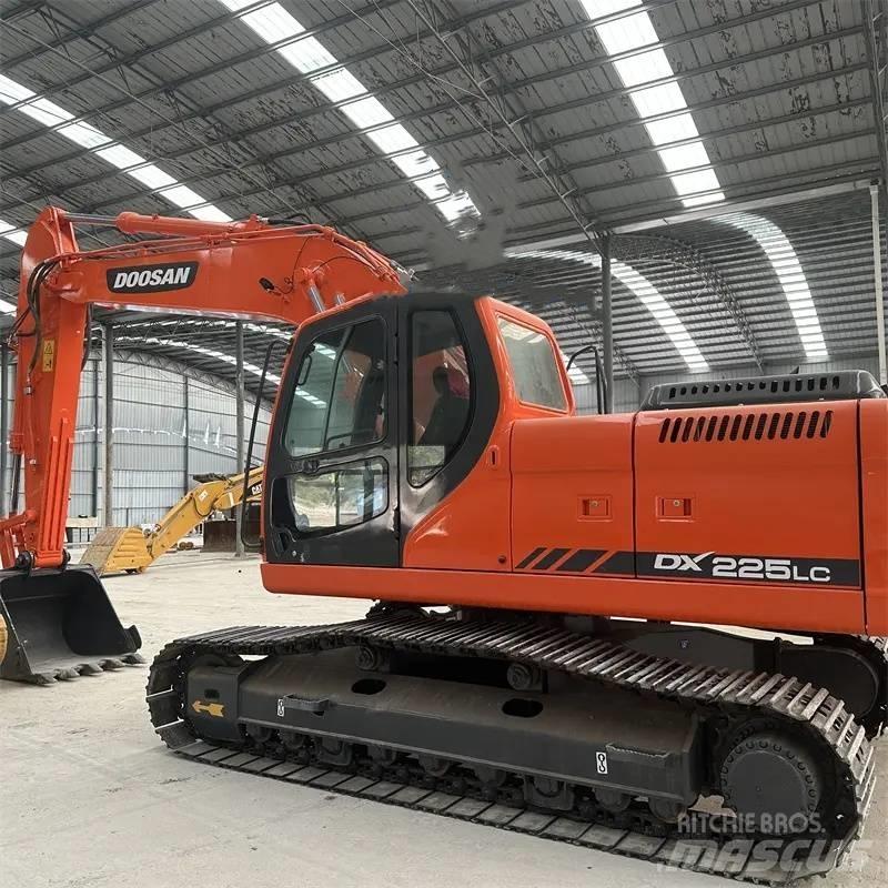 Doosan DX 225 Excavadoras sobre orugas