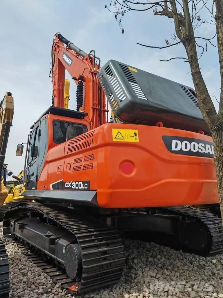 Doosan DX 300 LCA Excavadoras sobre orugas