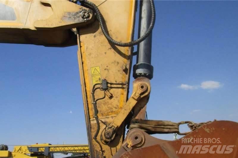 CAT 374FL Miniexcavadoras