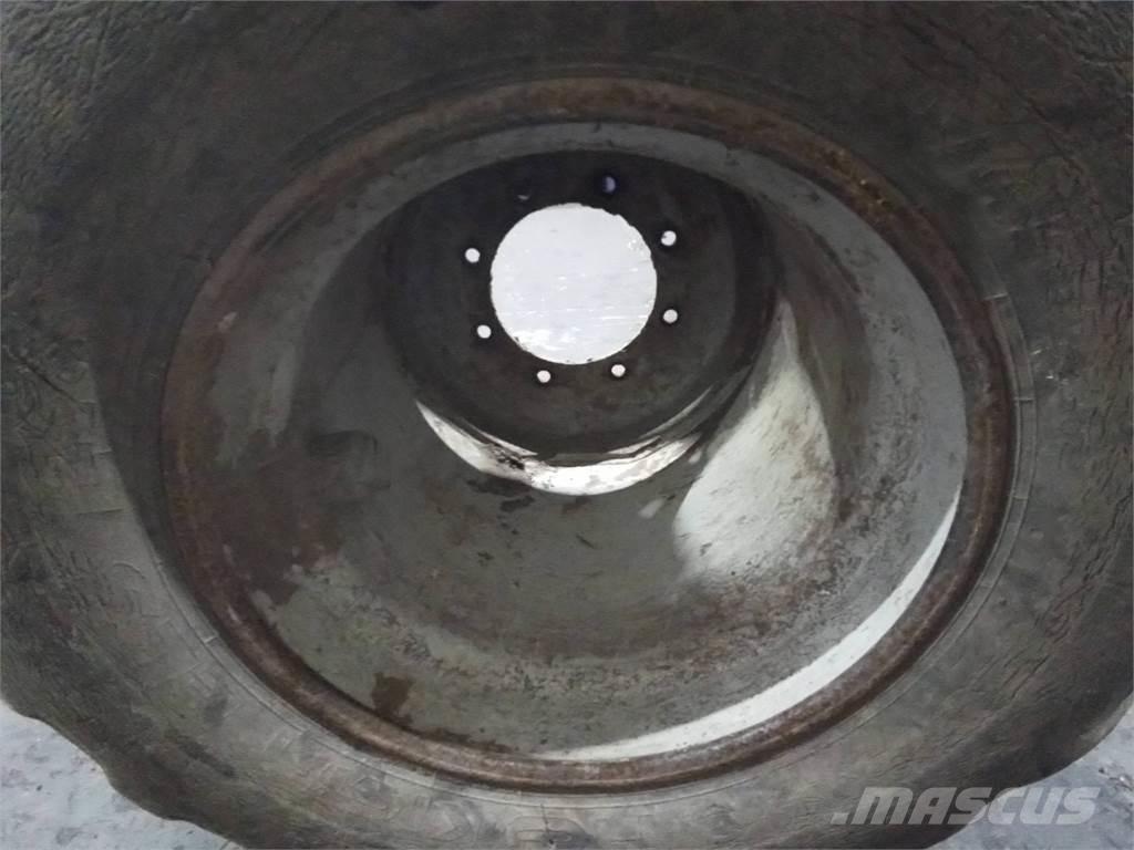 Valmet 820 24x22,5 Llantas