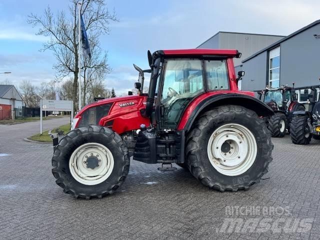 Valtra N123 Versu, Tractores