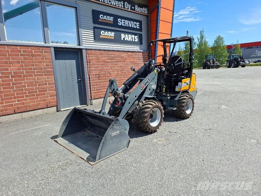 GiANT G 2300 HD Cargadoras multifunción