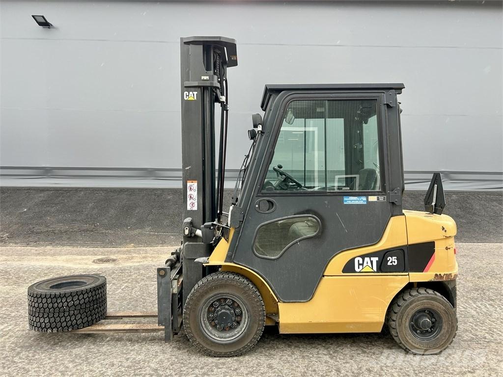 CAT DP 25 NT Camiones diesel