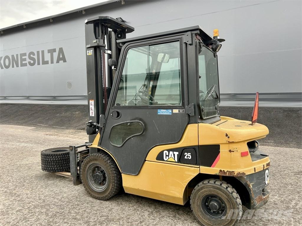CAT DP 25 NT Camiones diesel