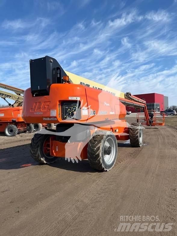 JLG 1350SJP Plataformas con brazo de elevación telescópico