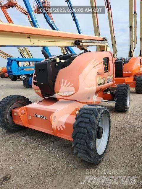 JLG 600AJ Plataformas con brazo de elevación manual