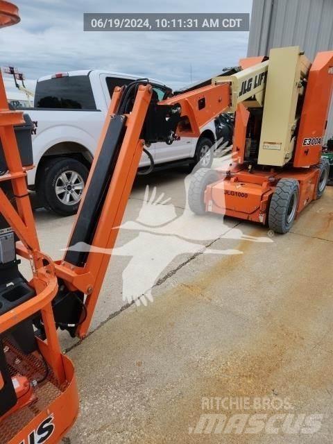 JLG E300AJP Plataformas con brazo de elevación manual