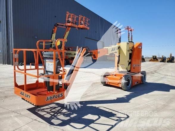 JLG E300AJP Plataformas con brazo de elevación manual