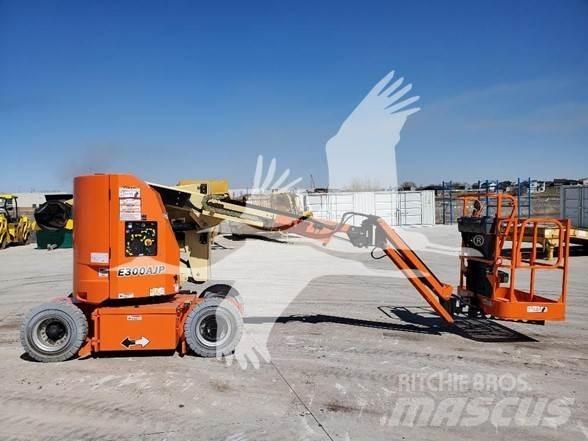 JLG E300AJP Plataformas con brazo de elevación manual