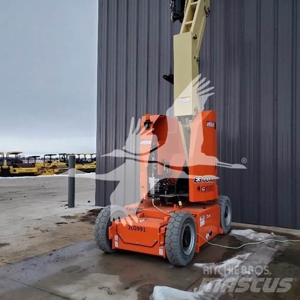 JLG E300AJP Plataformas con brazo de elevación manual