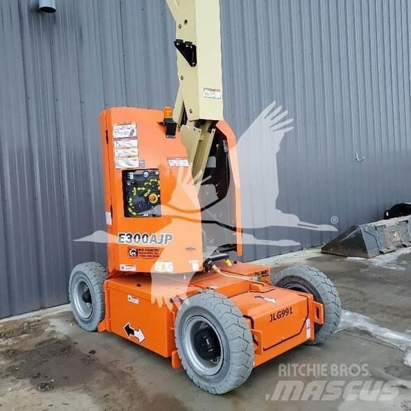 JLG E300AJP Plataformas con brazo de elevación manual