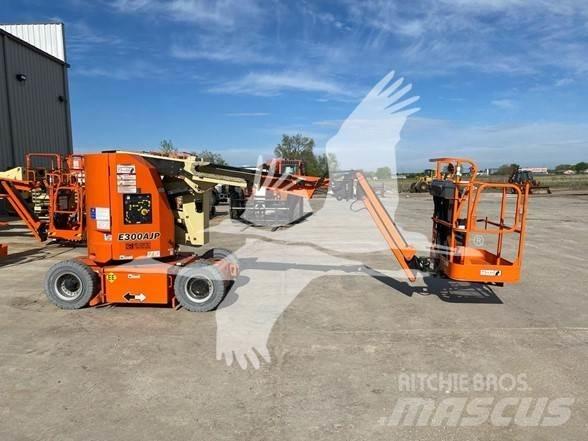 JLG E300AJP Plataformas con brazo de elevación manual