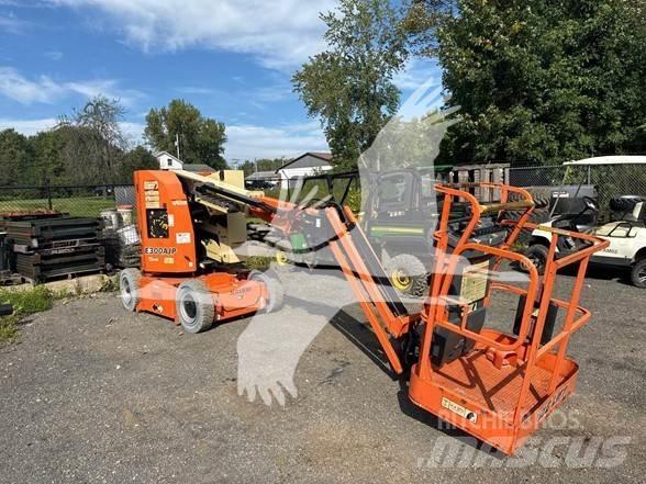 JLG E300AJP Plataformas con brazo de elevación manual