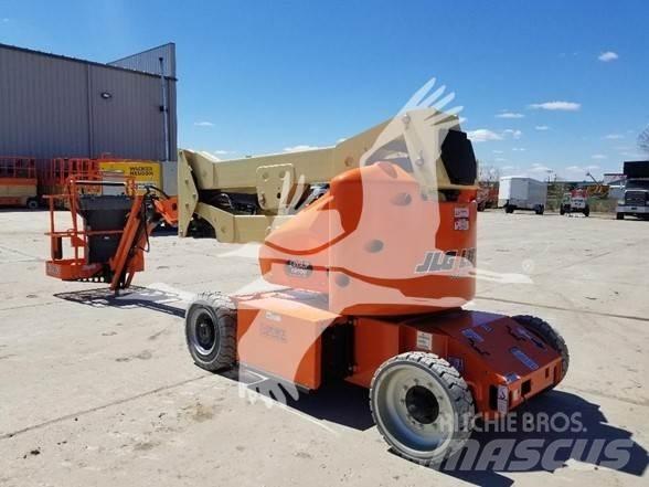 JLG E400AJPN Plataformas con brazo de elevación manual