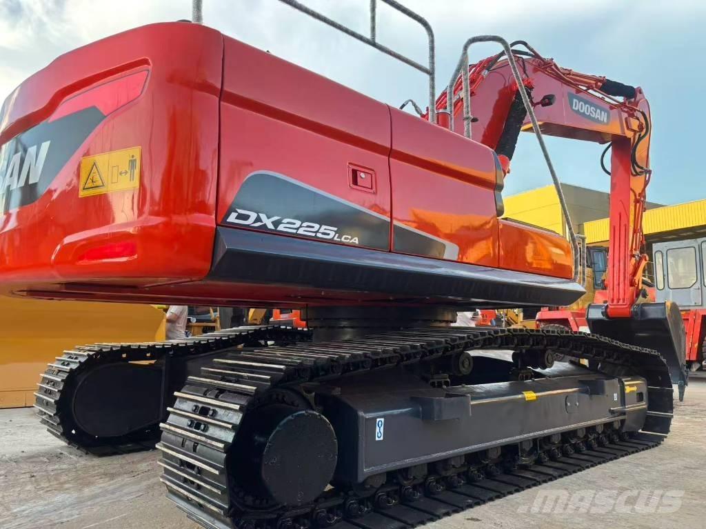 Doosan DX 225 LC Excavadoras sobre orugas