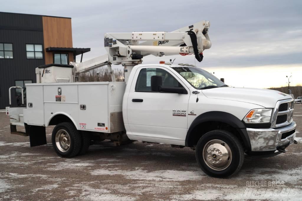 RAM 5500 TRADESMAN Plataformas sobre camión