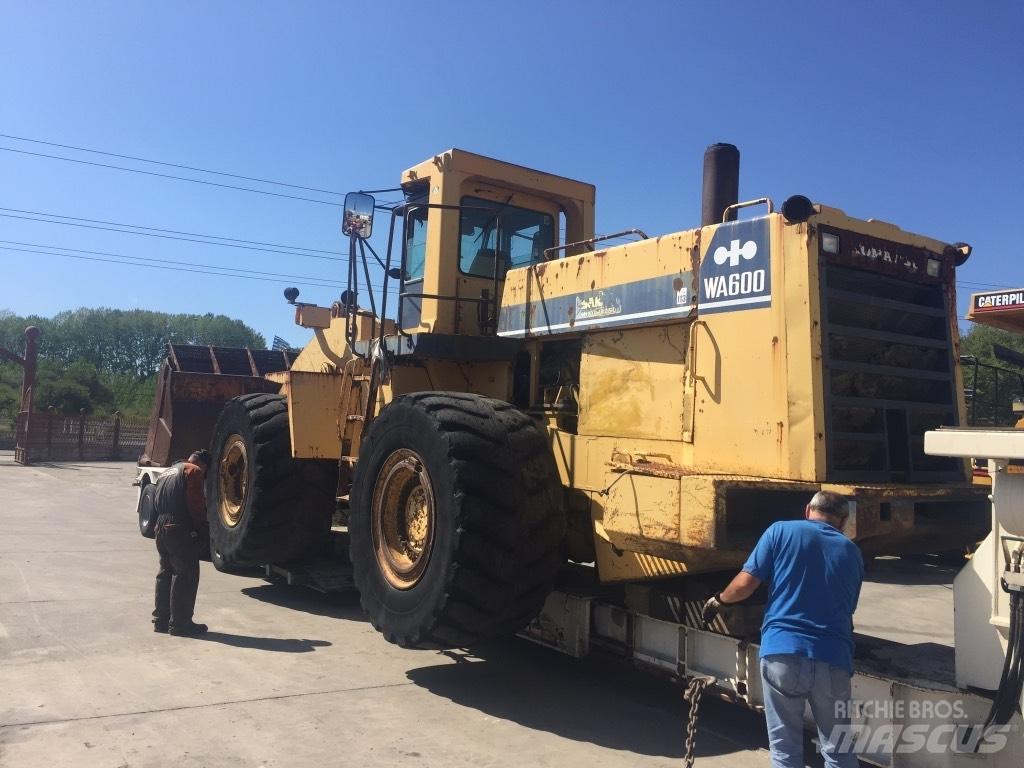 Komatsu WA600-1 Cargadoras sobre ruedas