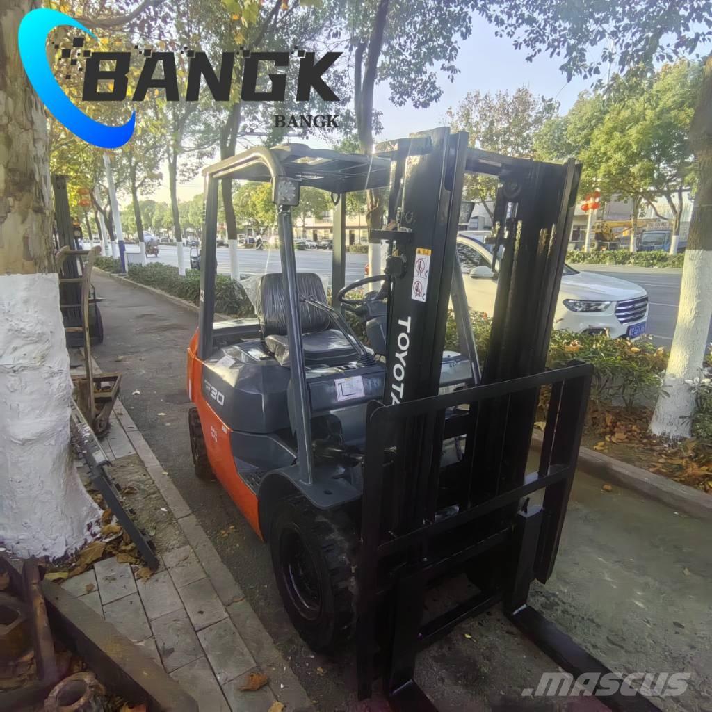 Toyota 8 F 30 Camiones diesel