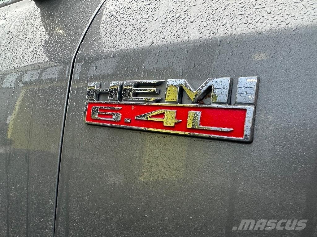 RAM 2500 Tradesman Caja abierta/laterales abatibles