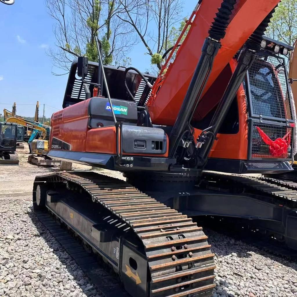 Doosan DX 225 LC Excavadoras sobre orugas