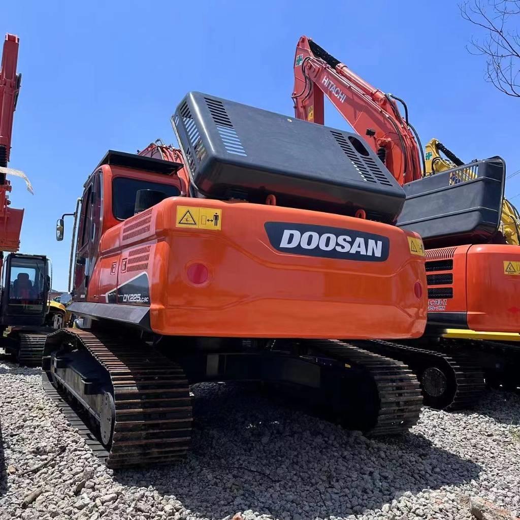 Doosan DX 225 LC Excavadoras sobre orugas