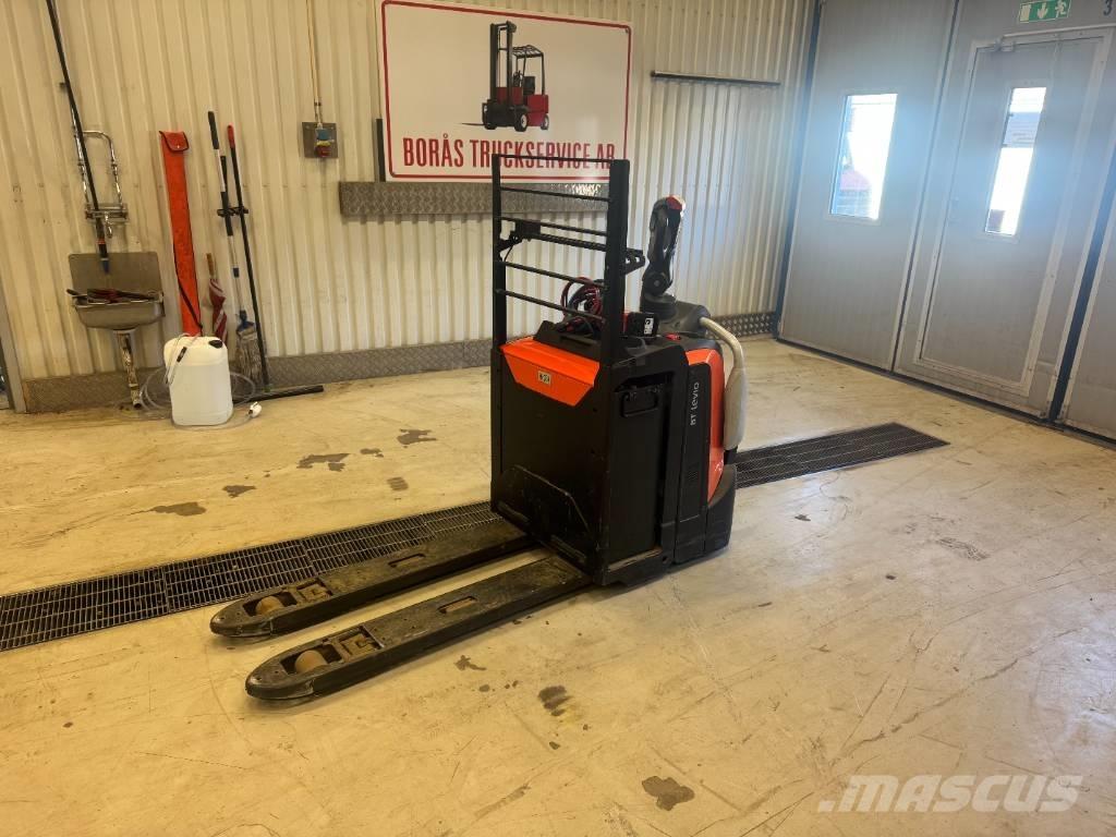 Toyota LPE 220 Montacargas con plataformas de baja elevación