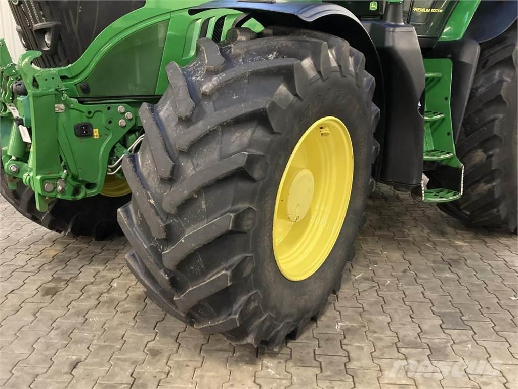 John Deere 6215R Tractores