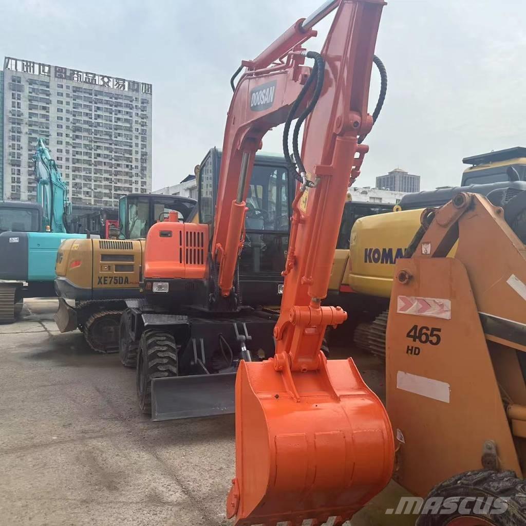 Doosan DX60W Excavadoras de ruedas