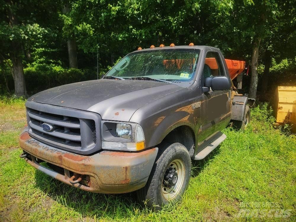 Ford F 350 Camiones con caja de remolque