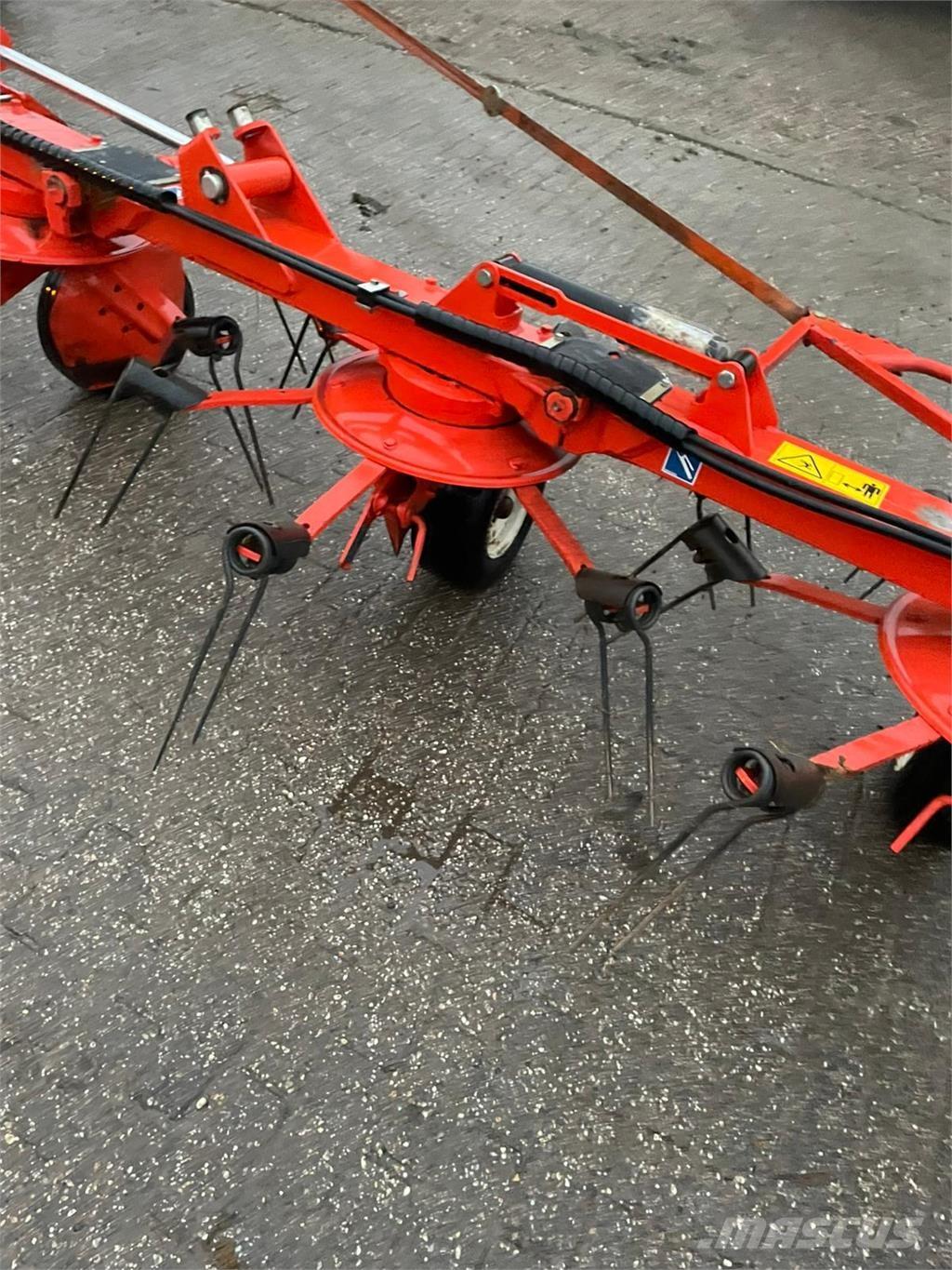 Kuhn GF 13002 Rastrilladoras y rastrilladoras giratorias