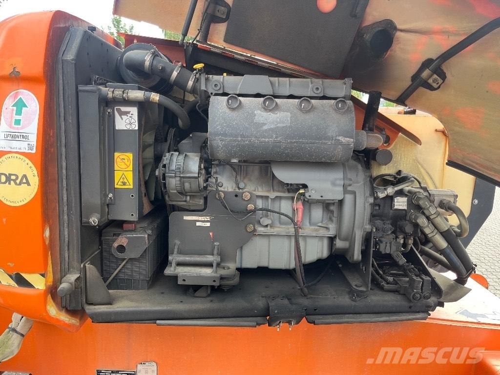 JLG 600 AJ Plataformas con brazo de elevación manual