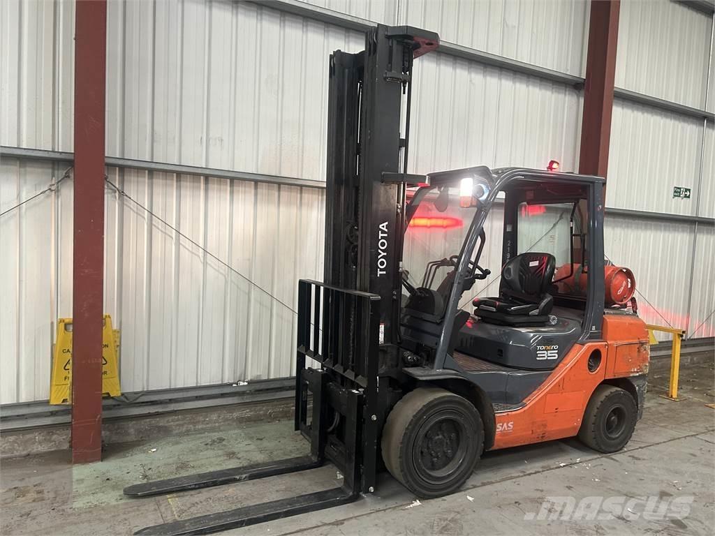 Toyota 02-8FGJF35 Camiones LPG