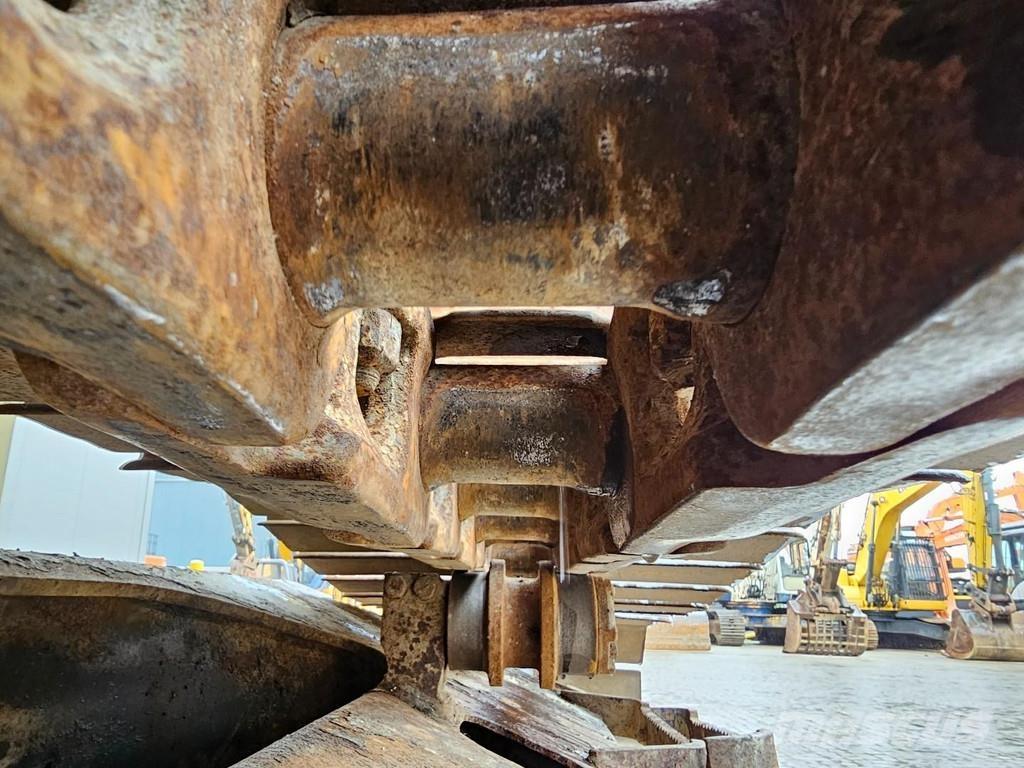 Komatsu HB215LC-2 Excavadoras sobre orugas