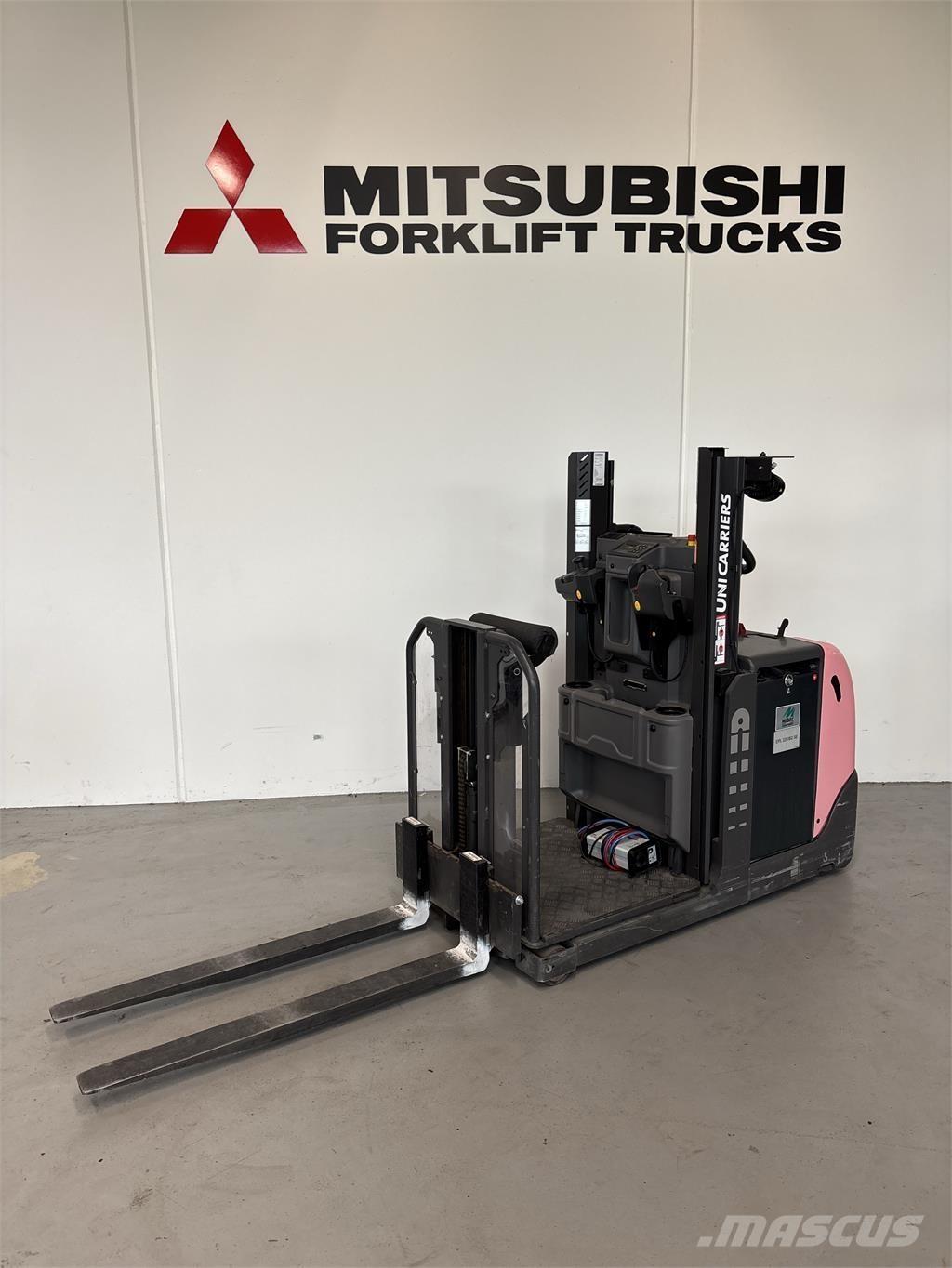 UniCarriers EPL100 Montacargas recogepedidos de baja altura