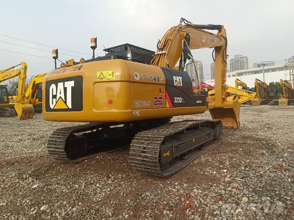 CAT 323 D2L Excavadoras sobre orugas