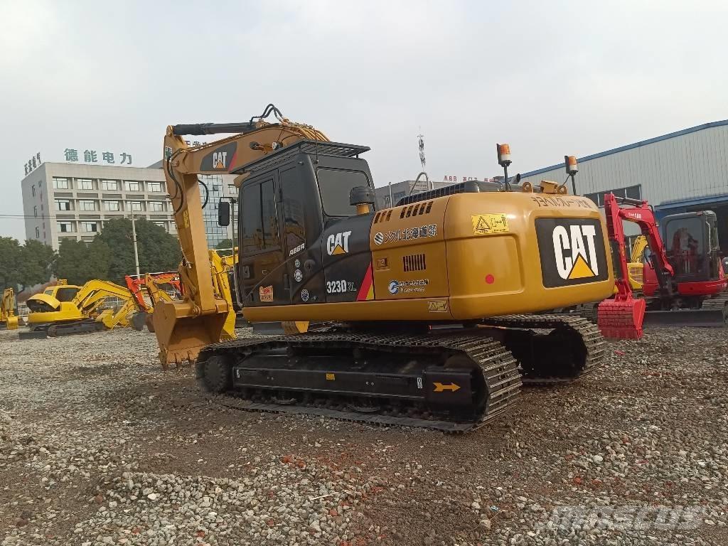CAT 323 D2L Excavadoras sobre orugas