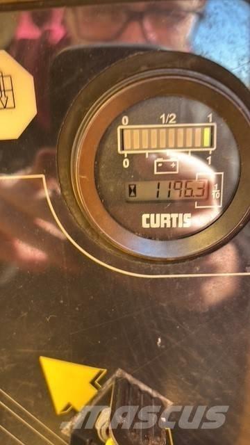 JLG E 600 JP Plataformas con brazo de elevación manual