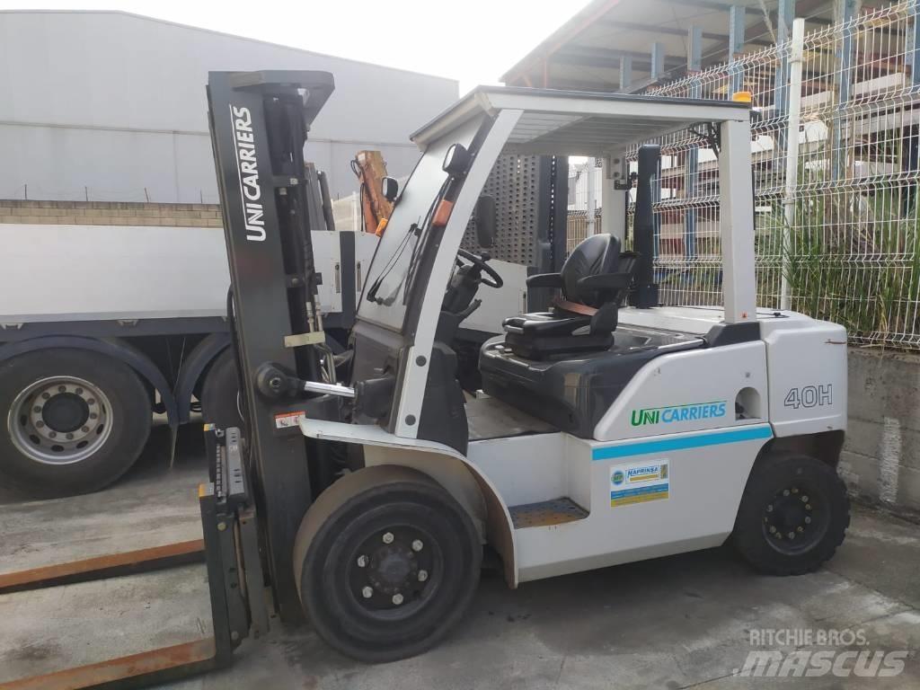 UniCarriers D1F4A40Q Carretillas de carga lateral