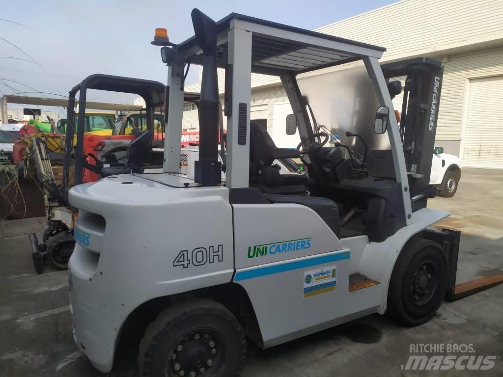 UniCarriers D1F4A40Q Carretillas de carga lateral