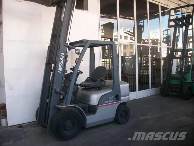 Nissan PL02A25 Camiones LPG