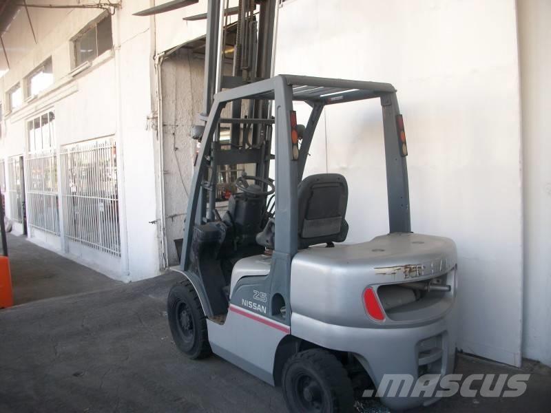 Nissan PL02A25 Camiones LPG