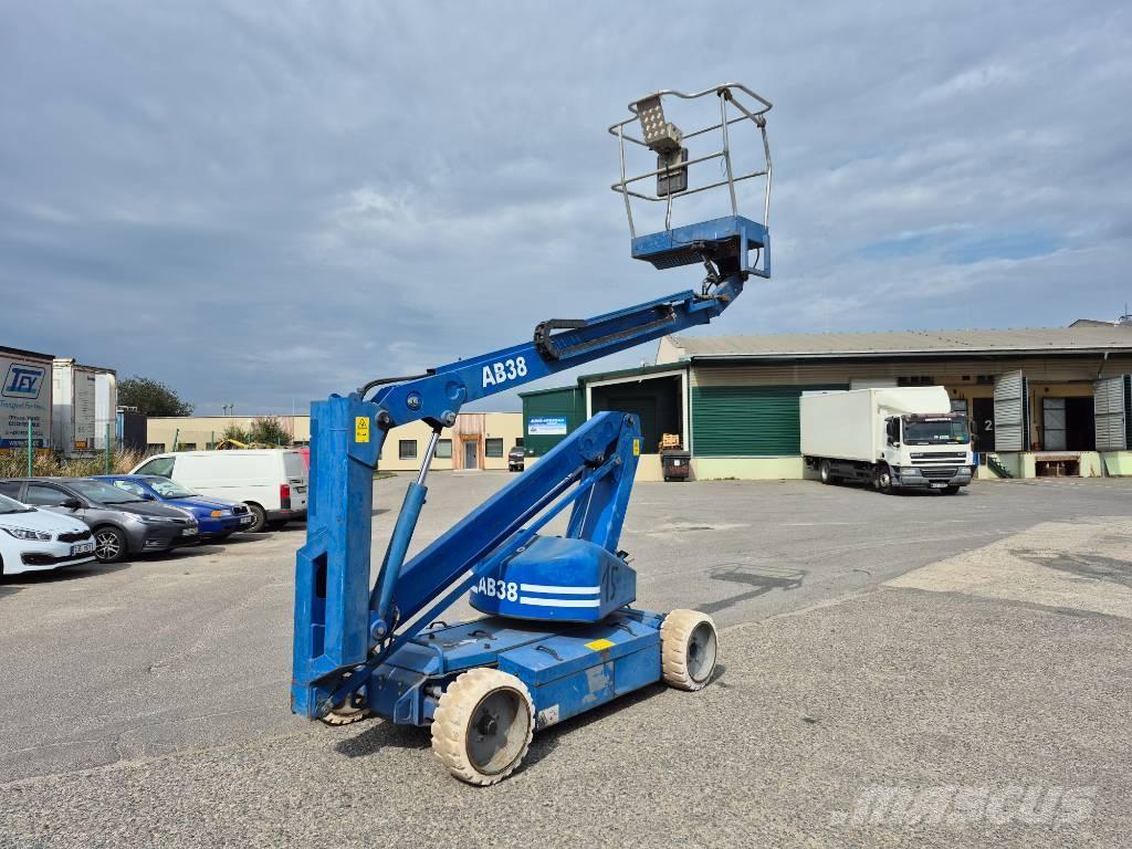 UpRight AB38 Plataformas con brazo de elevación manual