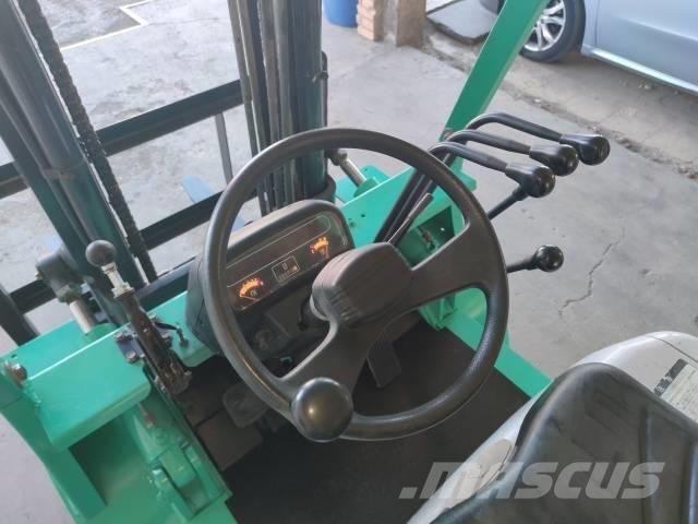 Mitsubishi FD 25 Camiones diesel