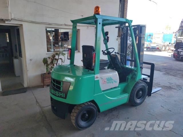 Mitsubishi FD 25 Camiones diesel