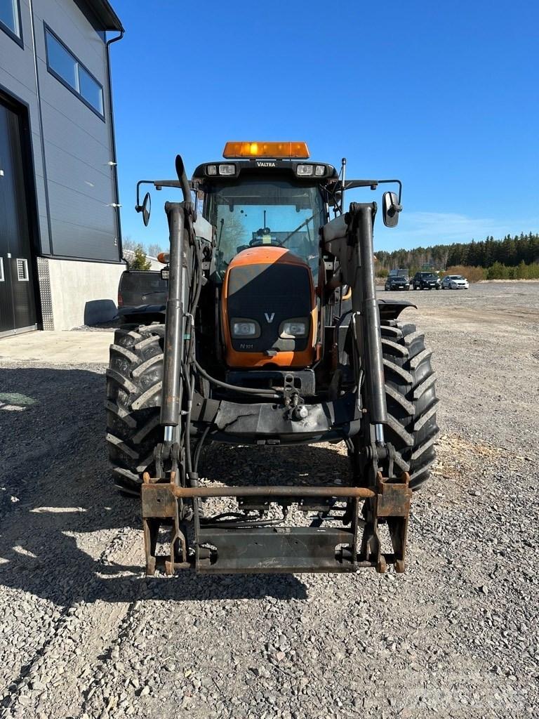 Valtra N101 Tractores