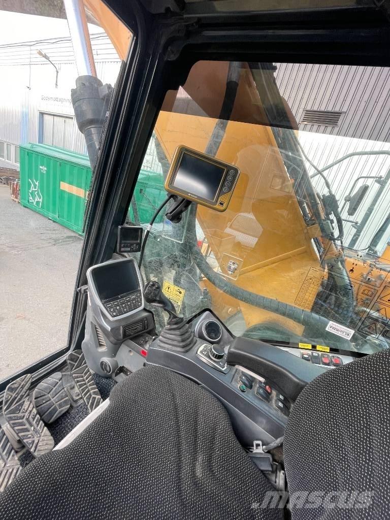 Hyundai HX 260 L Excavadoras sobre orugas