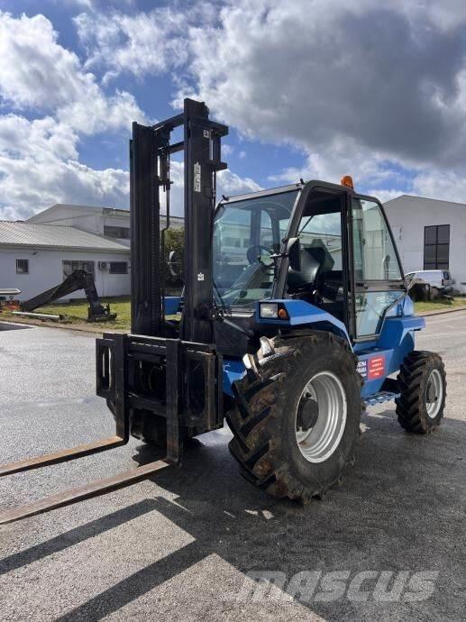 Manitou MC30-4W Montacargas todo terreno