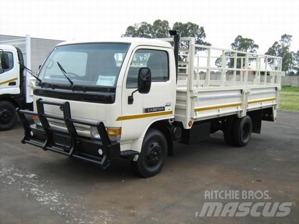 Nissan Cabstar Camiones de cama baja