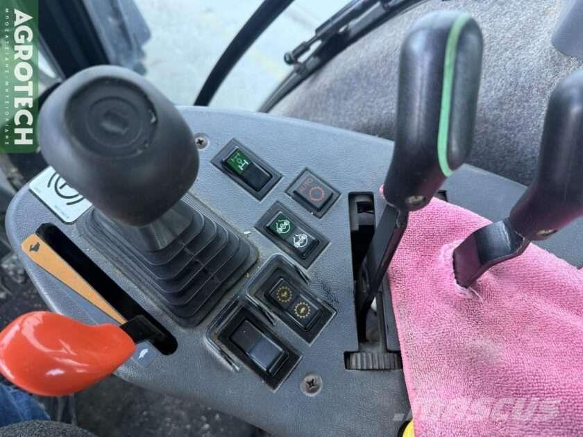 New Holland 8770 Tractores