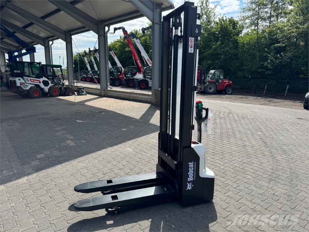 Bobcat LSM 12 N -7 Montacargas manual